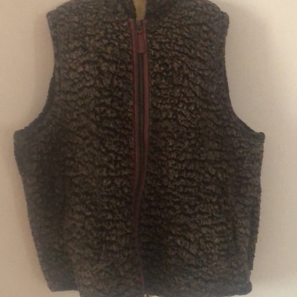 Woman’s fall cozy zip up Sherpa vest - Picture 3 of 11